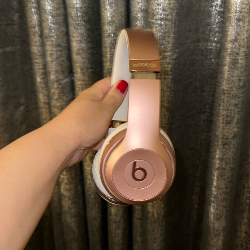 Beats solo 3 wireless special edition rose gold